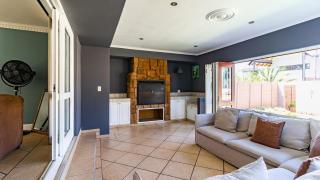 OR Tambo Airport Mansion ,Self Catering Holiday Home - 3
