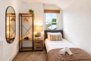 4BR Contractor Accommodation, Coalville House - 6