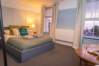 3BR Seaviews | PS5 · Arcade · Parking · Sleeps 6 - 8