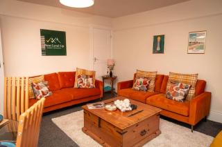 3BR Seaviews | PS5 · Arcade · Parking · Sleeps 6 - 9