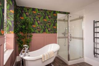 3BR Seaviews | PS5 · Arcade · Parking · Sleeps 6 - 5