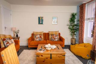 3BR Seaviews | PS5 · Arcade · Parking · Sleeps 6 - 3