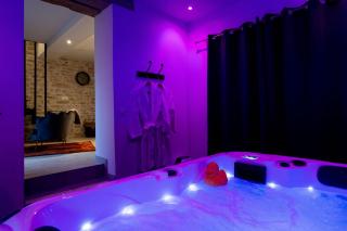 Jacuzzi privé - Escape Game et Chambre Secrète 77 - 9