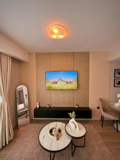Sky Studio with Rooftop Heated Pool & gym - 4