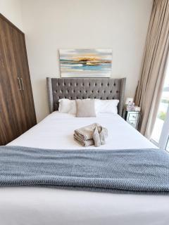 Damac Hills 2 Villa Pool Front + Waterpark Access - 7