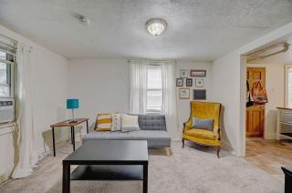 Milwaukee 1BR Bungalow with free parking - 9