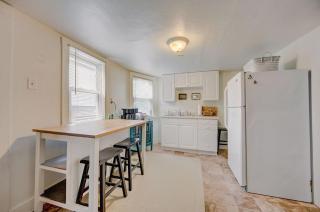 Milwaukee 1BR Bungalow with free parking - 7