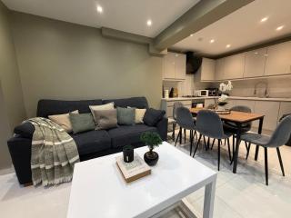 New 6 Bed- 4 Bath Home Near Luton Airport - 8