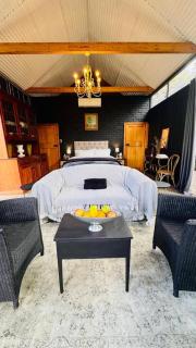 NEKED House Boutique Hotel - 2