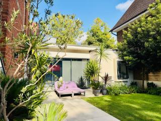Architecturally designed Garden flat with free Parking - 9