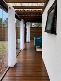 Deck com hidromassagem junto à natureza - 3