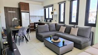 Pool View Paradise - Stylish 1BR Retreat - 9