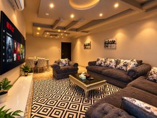Stylish Apartment in Madinaty with Iconic tower view - 9