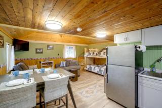Walk to Lake Ontario! 'Minnow Cottage' - 4