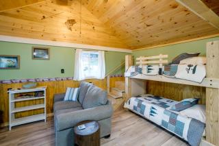 Walk to Lake Ontario! 'Minnow Cottage' - 1