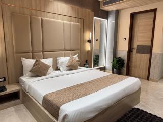 The Srm Crystal hotel Barra Bypass - 5
