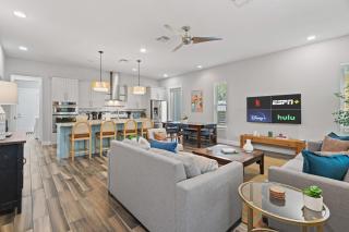 6BR 4BA Family Compound Sleeps 14 in East Austin Cherrywood by Austin Vacay - 9