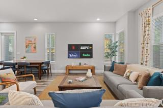 6BR 4BA Family Compound Sleeps 14 in East Austin Cherrywood by Austin Vacay - 5