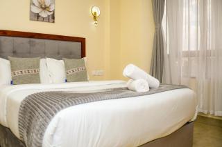 Luxurious 2 bed in CBD with swimming pool - 7