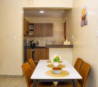 Luxurious 2 bed in CBD with swimming pool - 2