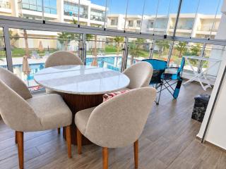 2-Bedroom Family Apt, 2 Pools, 7 Min to Beach - 0