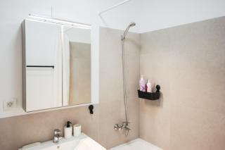 True Modern Apartment - center - 6