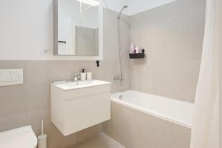 True Modern Apartment - center - 1