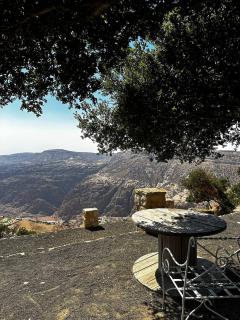 Jabal Dana Hotel - the highest hotel in Jordan - 9