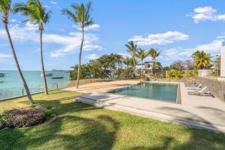 Bayside Signature - Luxury Beachfront Apartment - 1