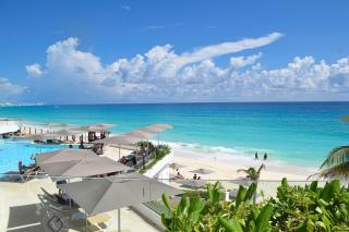 Beachfront Studio, Balcony & Ocean View - 1