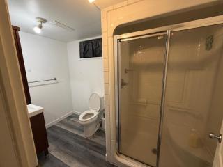 Queen room with shared kitchen and bathroom - 4