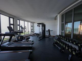 Nauras Towers 3 bedroom beachfront apartment - 4