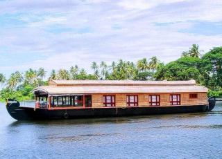 Omkaram Houseboats 3 Bedroom and 4 Bedroom Houseboats with Upper Deck - 5