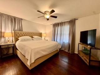 Updated & Cozy 2BR Private Deck Near Decatur and EAV - 9