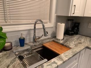 Updated & Cozy 2BR Private Deck Near Decatur and EAV - 7