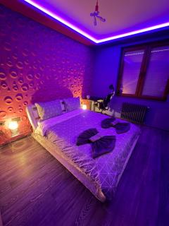 Ibiza Neon 1BDR w Terrace, Workdesk and Paid Parking - 9