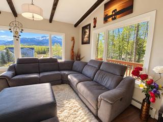 Hot Tub Stunning Mountain Views 2 kitchens 4 bedroom 2 bathroom - 6