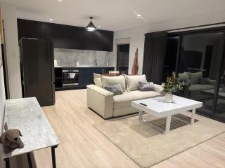 A Masterpiece of Exquisite Design and Luxury - 3