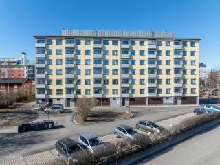 Spacious, bright 75 m2 three-roomer in city center - 1