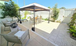 Beach and Surf House - 9