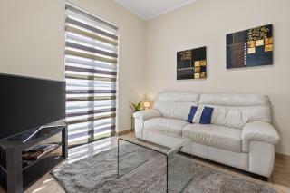 May Flower: Modern Flat close to Airport/Bus Stops - 1