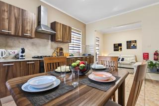 May Flower: Modern Flat close to Airport/Bus Stops - 9