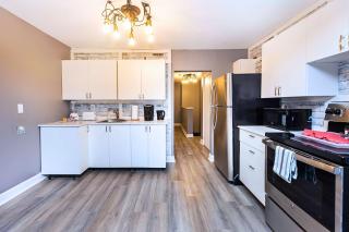 Urban 3BR Getaway Walk to ByWard Market- UOttawa - 1