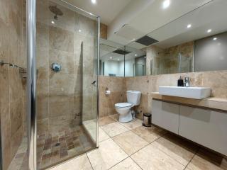 4 on Pritchard Luxury Suites - 2