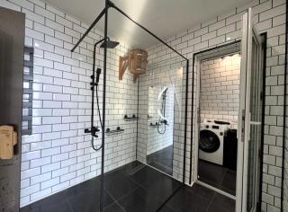 Black House - 4