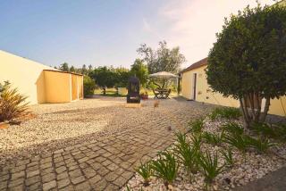 Spacious 4 Bedroom Villa - Peaceful Rural Escape - 1