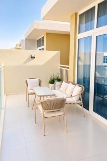 Damac Hills 2 Villa Pool Front + Waterpark Access - 5