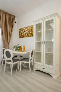 Central Lascar Residence 2BDR - 5