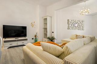 Central Lascar Residence 2BDR - 9