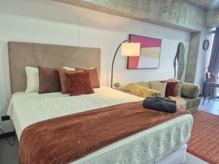 Urban Chic Loft - City View in San Benito - 9